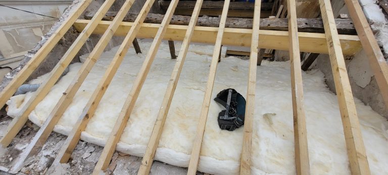 Isolation de toiture en Île-de-France : ce qu’il faut savoir pour gagner en confort et en économies