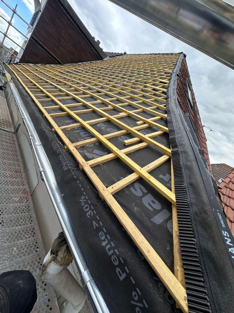 Couvreur à Meaux - DJHM Couverture Rénovation couverture en tuile mécanique la ferté sous Jouarre